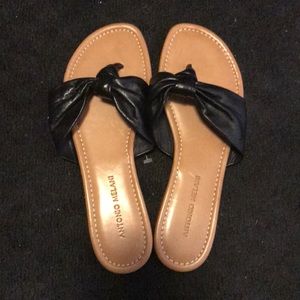 NWT Antonio Melani black sandals